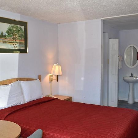 Pocono Night Lodge Бартонсвилл Экстерьер фото