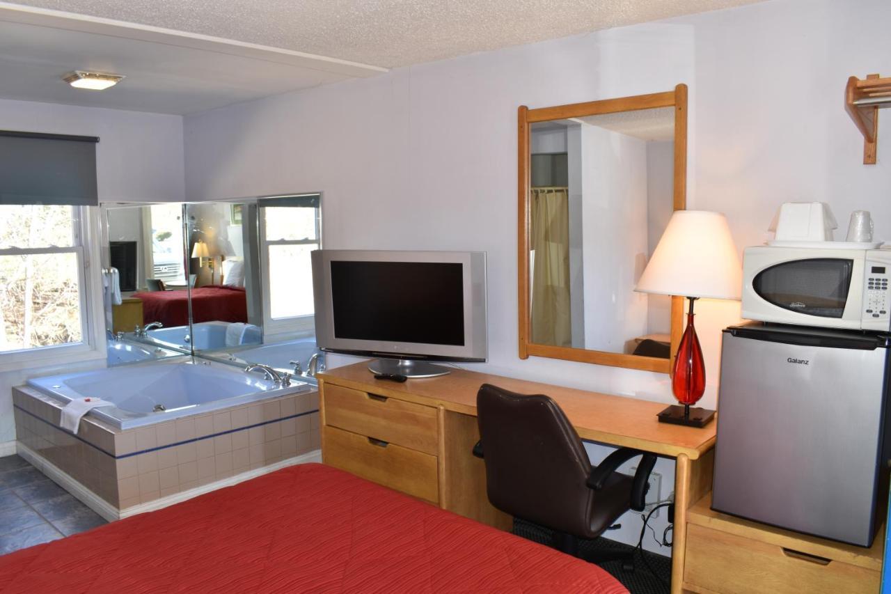 Pocono Night Lodge Бартонсвилл Экстерьер фото