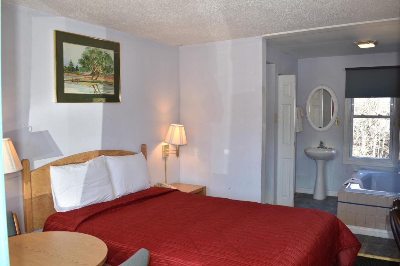 Pocono Night Lodge Бартонсвилл Экстерьер фото