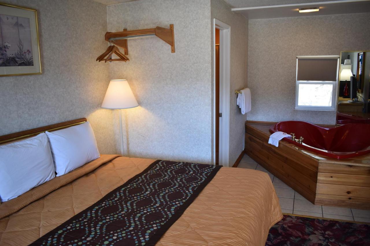 Pocono Night Lodge Бартонсвилл Экстерьер фото