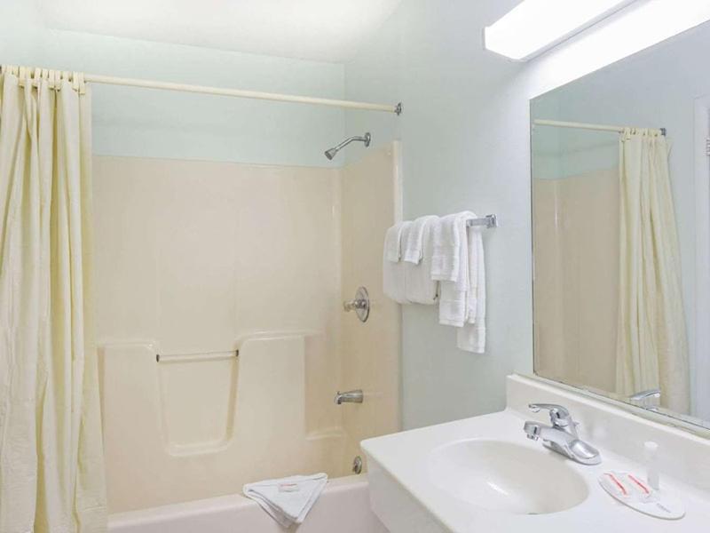 Pocono Night Lodge Бартонсвилл Экстерьер фото