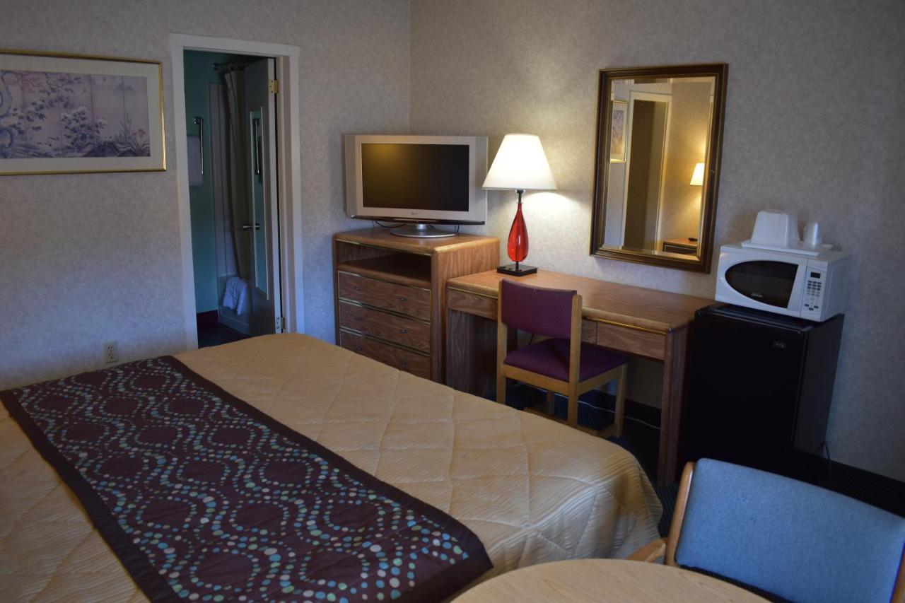 Pocono Night Lodge Бартонсвилл Экстерьер фото