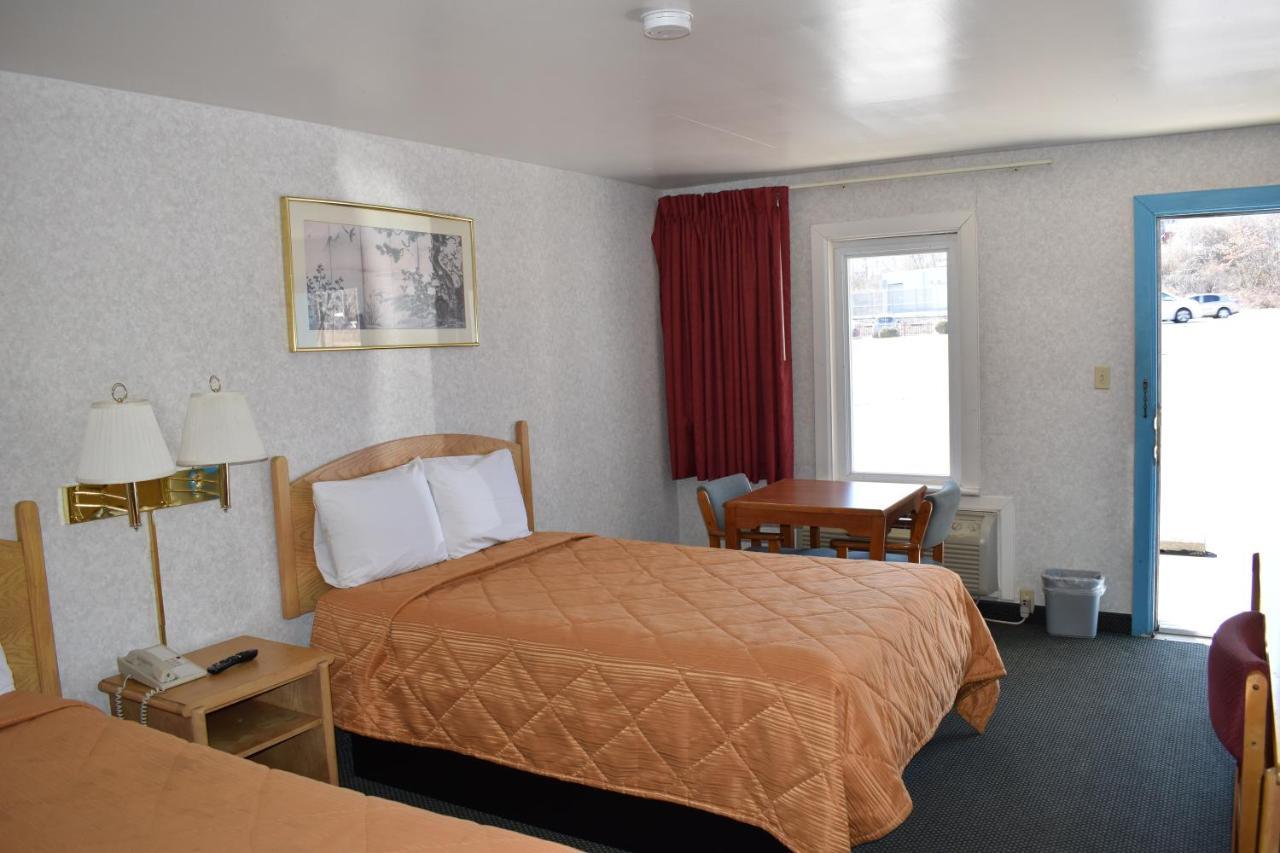 Pocono Night Lodge Бартонсвилл Экстерьер фото